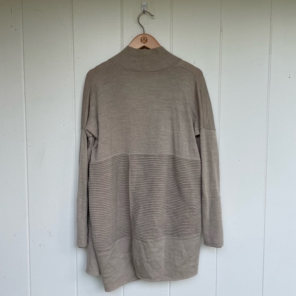 Lululemon Sit in Lotus Wrap - Picture 2 of 7